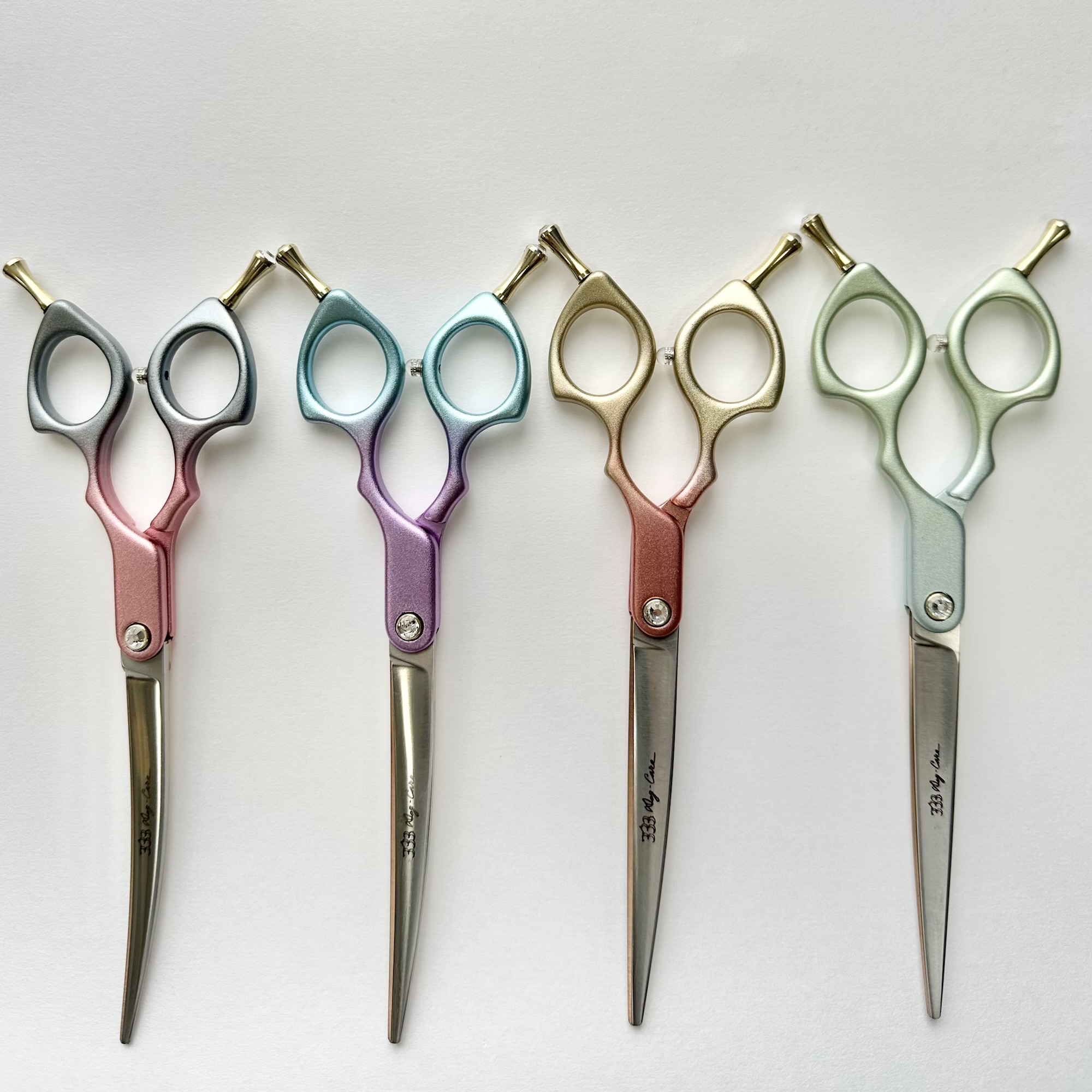 私にはいい。グラデーションカラーのカーブシザー かわいさと